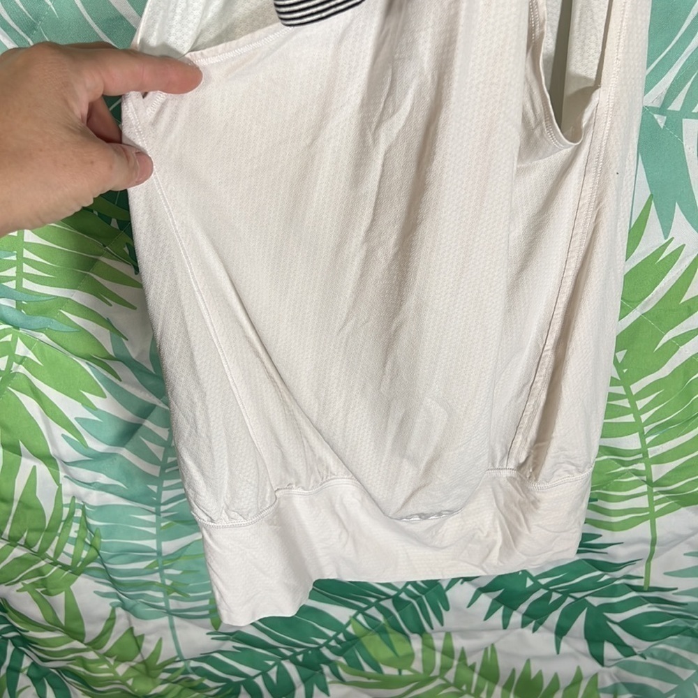 Lululemon athletica tank top with attached sports bra size 6 black/white - Picture 4 of 6